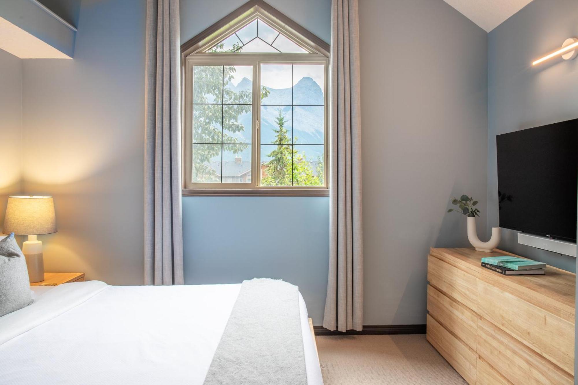Grassihaus Mountain Getaway Apartment Canmore Exterior photo